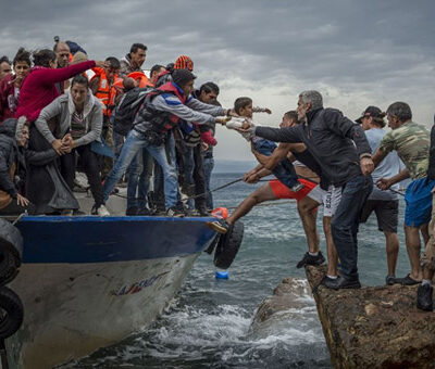 bakas-boot-vluchtelingen-hulp bakas-boot-vluchtelingen-hulp