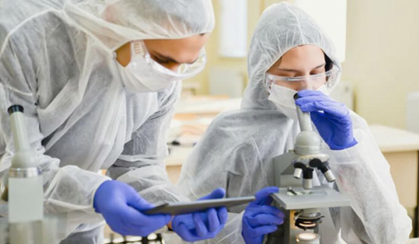 corona-vaccin-onderzoekers-in-het-lab corona-vaccin-onderzoekers-in-het-lab