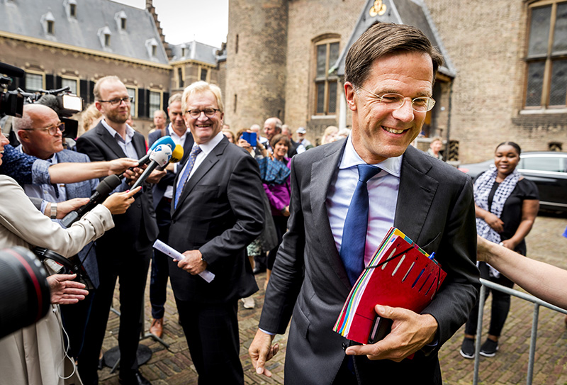 Formerende partijen met werkgevers en werknemers om de tafel
