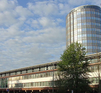 1200px-De_Nederlandsche_Bank_Westeinde_Amsterdam_20130818 1200px-De_Nederlandsche_Bank_Westeinde_Amsterdam_20130818