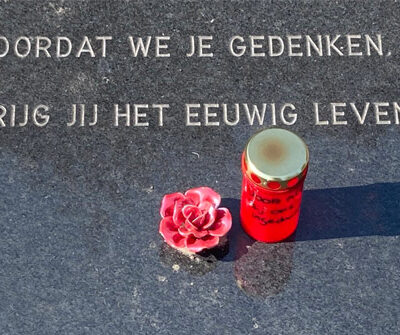 grafsteen-van-het-meisje-van-teteringen grafsteen-van-het-meisje-van-teteringen