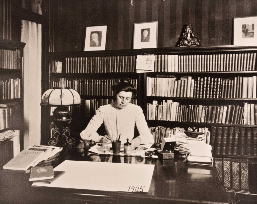 ida-tarbell-1.jpg__2000x1587_q85_crop_subsampling-2_upscale