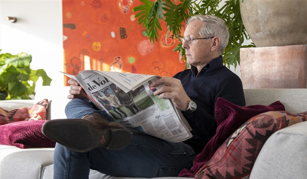 man-leest-de-krant man-leest-de-krant